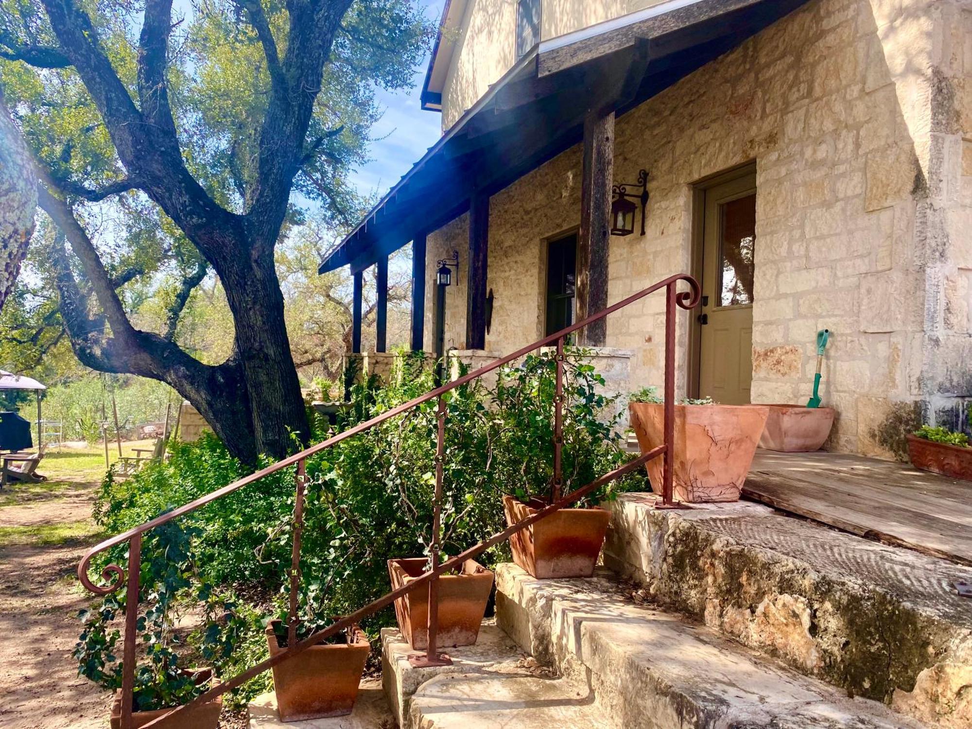 V700 Ranch Villa *