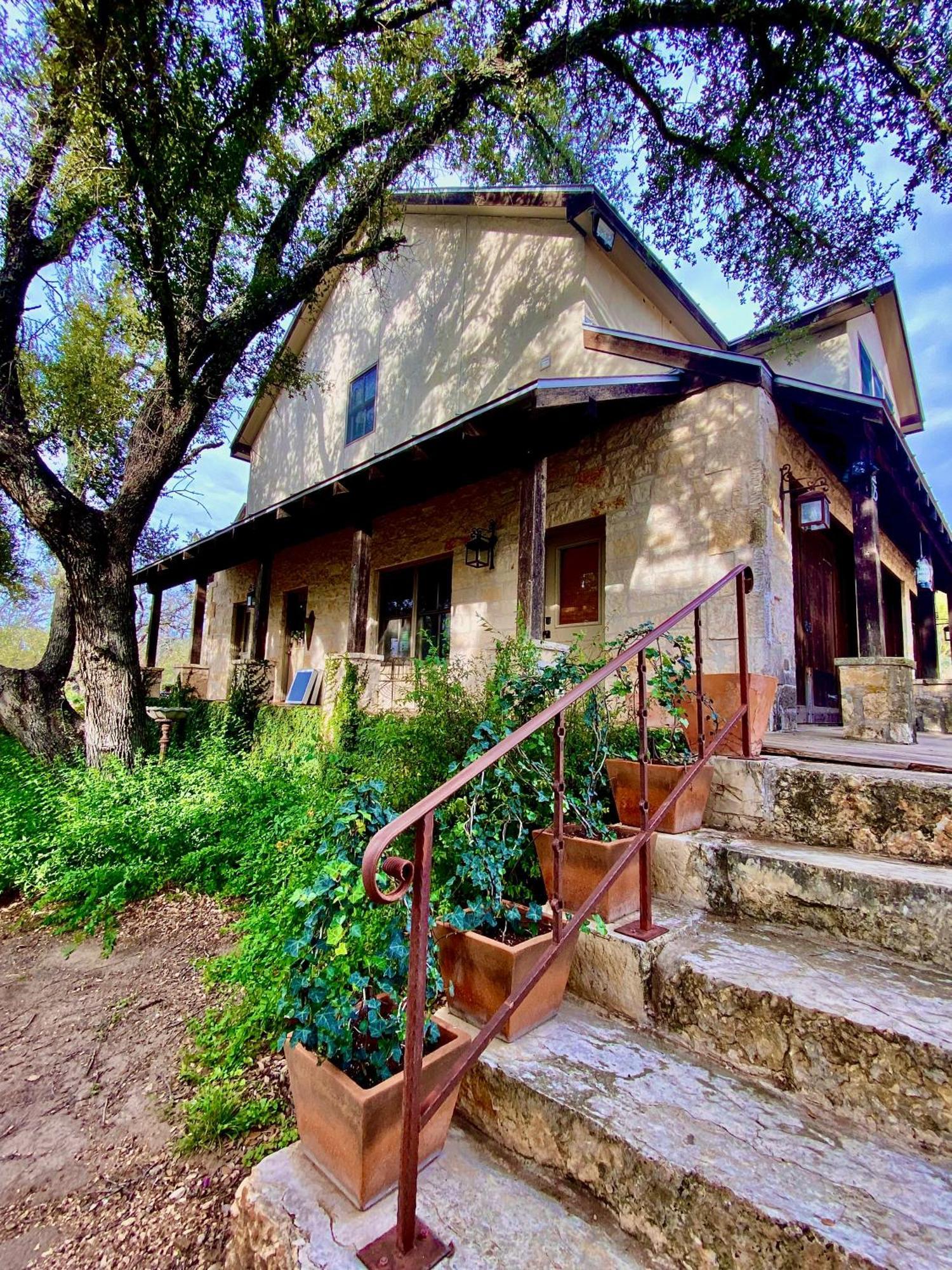 V700 Ranch Villa Marble Falls